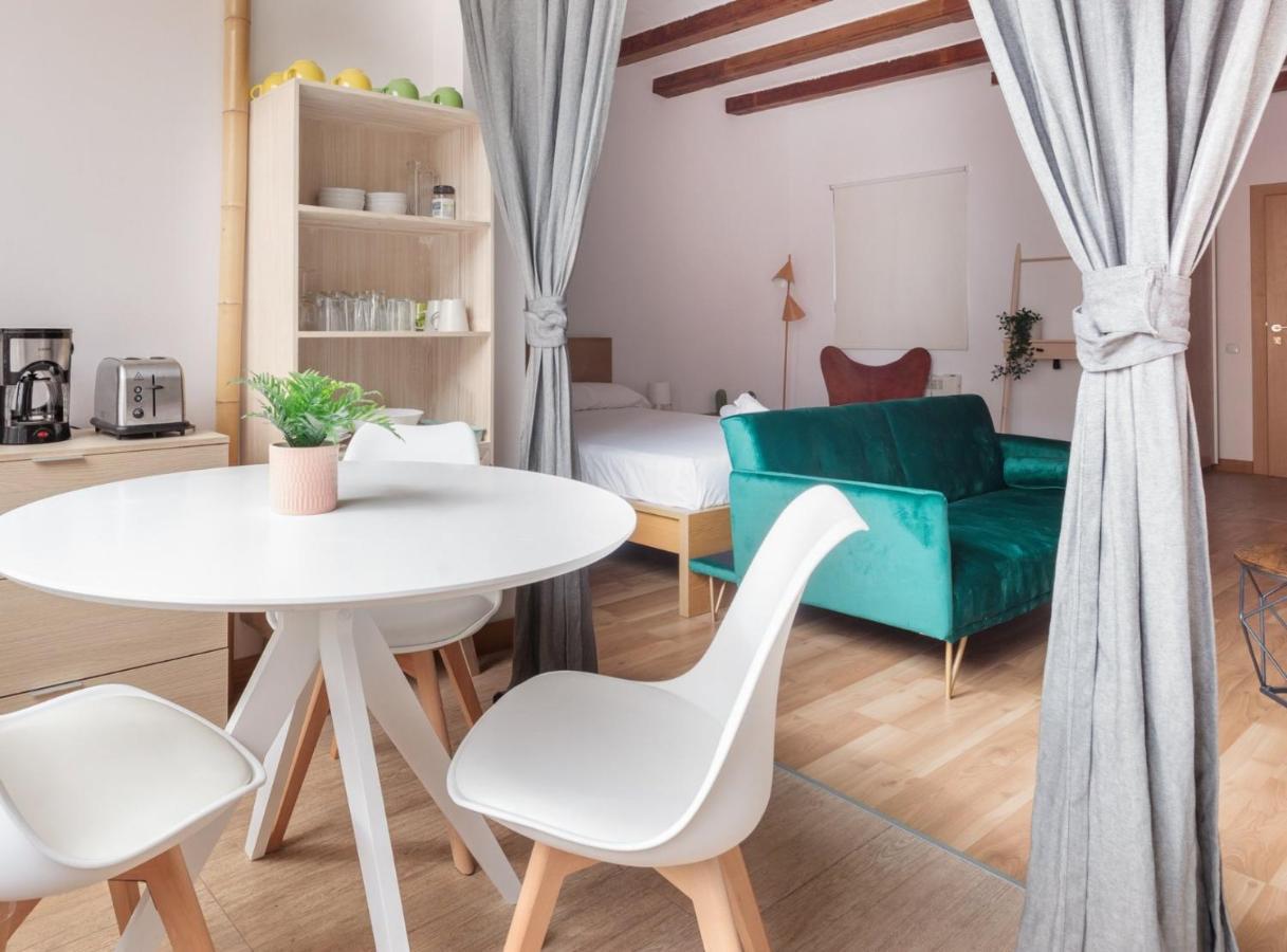 Spacious Doubleroom Apartment At Sants Barcelona Exterior photo