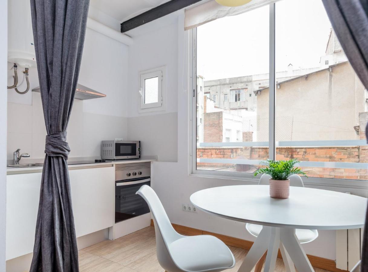 Spacious Doubleroom Apartment At Sants Barcelona Exterior photo